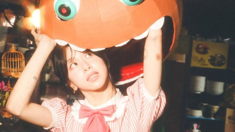 RIBBONS là điểm chuyển tiếp của album.