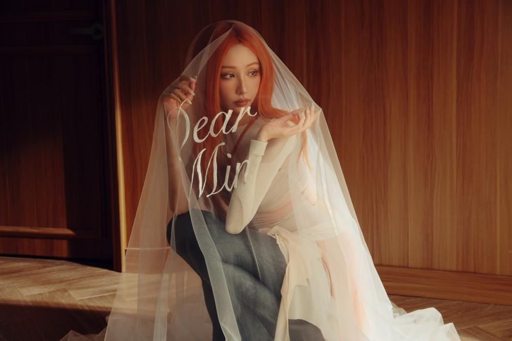 Dear Min có một mở đầu vừa đủ để khiến người nghe hứng thú.