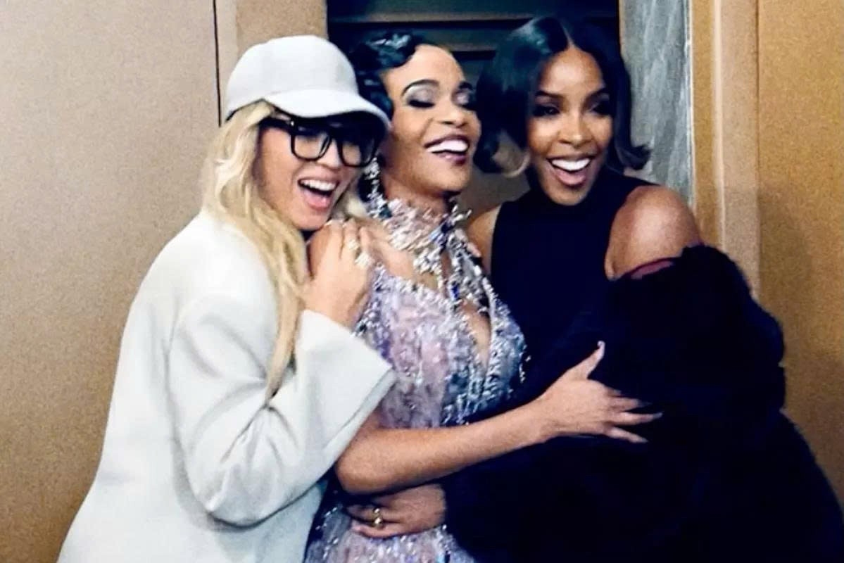 Destiny's Child tại đêm khai mạc vở nhạc kịch Death Becomes Her của Michelle Williams. z6847048403181-ea7f9602bb26edd4b825fe3cb897e0b7.jpg