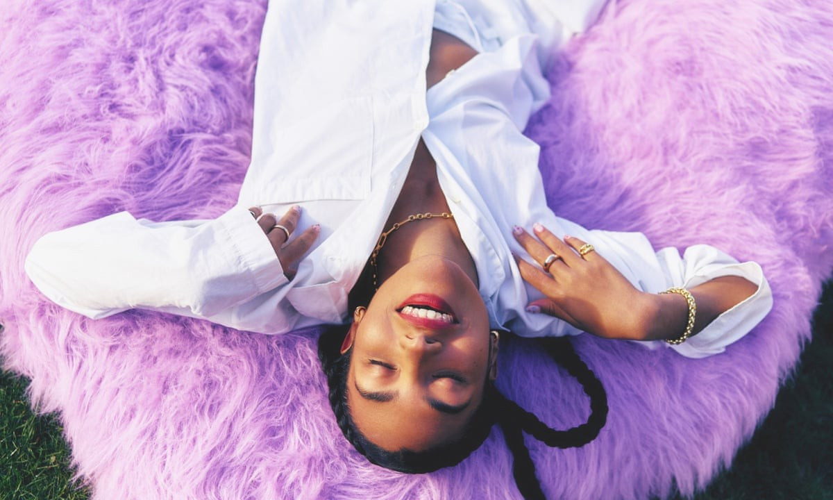 Messy nhận về nhiều lời khen từ giới phê bình.