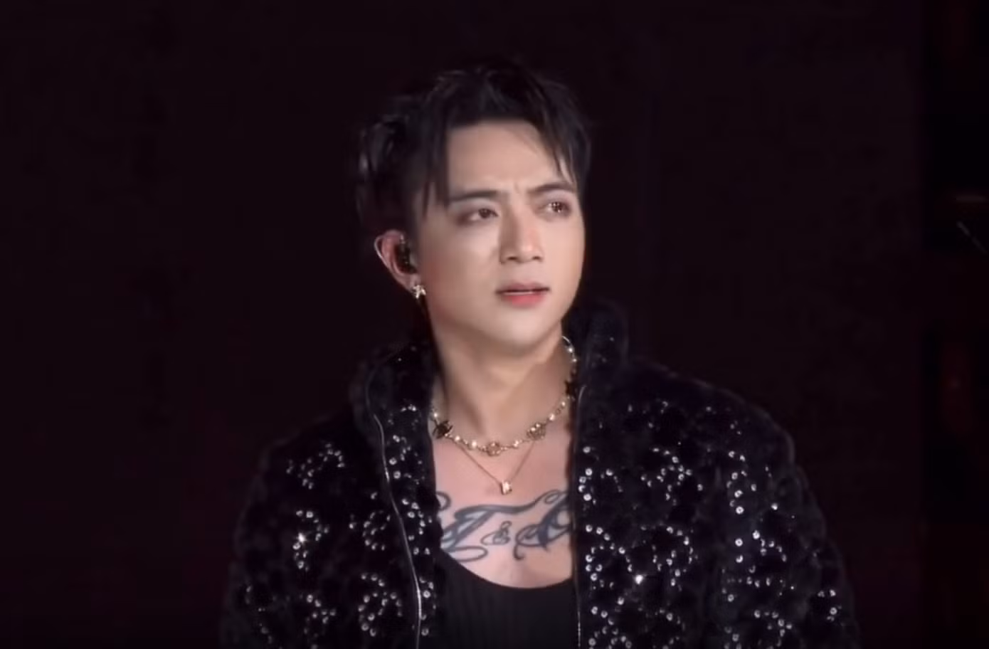 SOOBIN xuất hiện "thiêu đốt" cả bầu không khí phố đi bộ.