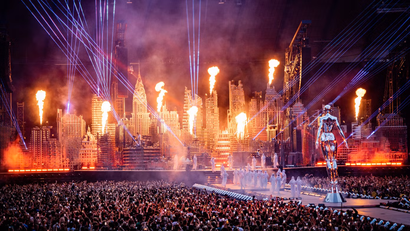 Thiết kế sân khấu của The Weeknd được đánh giá cao.