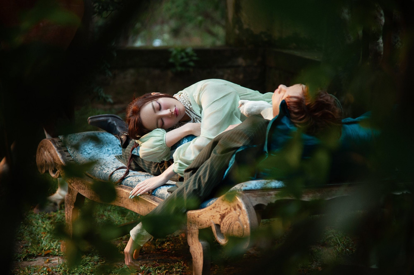 Thương là một bản Pop R&amp;B nhẹ nhàng, chậm rãi.