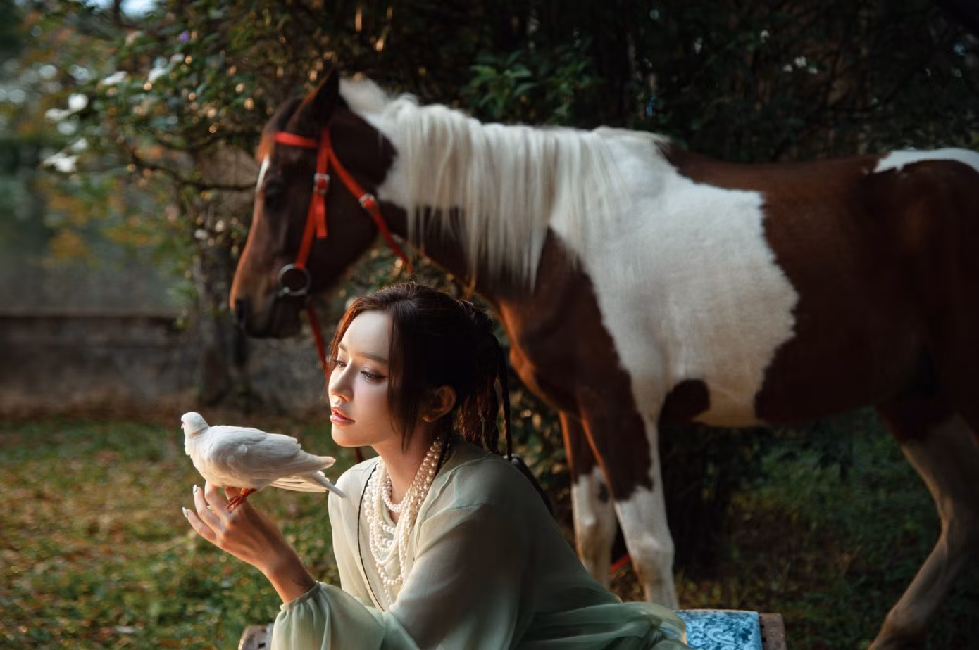 Bích Phương phát hành ca khúc Thương.