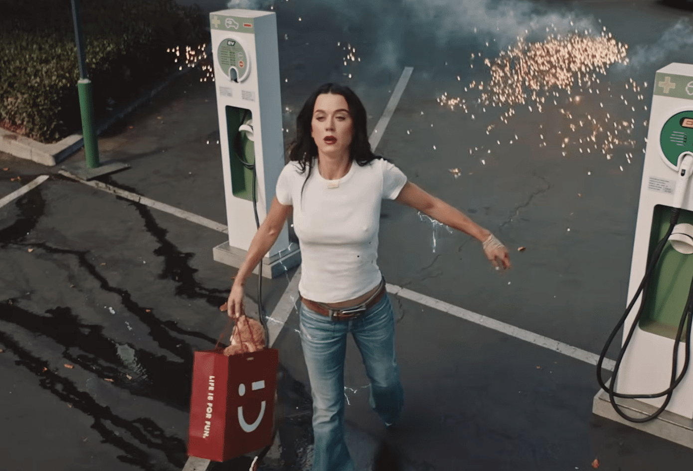 bandaids mang phong cách nhạc Pop những năm 2000.