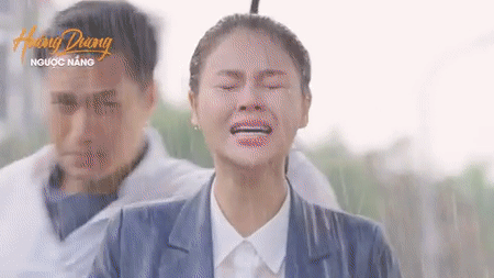 Minh HH khóc cạn nước mắt khi biết em trai và mẹ bỏ đi. Minh HH khóc cạn nước mắt khi biết em trai và mẹ bỏ đi.