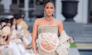 H'Hen Niê catwalk với bụng bầu 6 tháng
