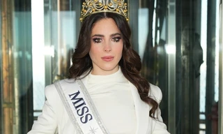 Hoa hậu Hoàn vũ cãi tay đôi với khán giả 