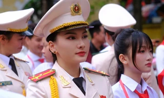 Diễn viên Bảo Thanh, Hiếu Nguyễn tự hào, vỡ òa khi diễu hành 