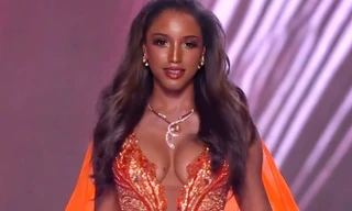 Thí sinh Hoa hậu Hoàn vũ té ngã, nhập viện ngay trong đêm bán kết