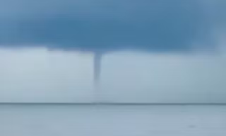 Xuất hiện vòi rồng trên vùng biển Ninh Bình