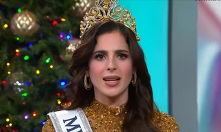 Hoa hậu Hoàn vũ bỏ về giữa chừng