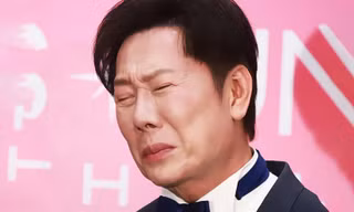 Ông Nawat chê bai Hoa hậu Hoàn vũ