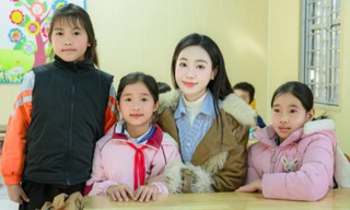 Á hậu Thanh Trúc nấu ăn cho trẻ nghèo vùng biên giới