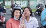 Ngày đầu kỳ thi tốt nghiệp THPT năm 2026: Phụ huynh giấu âu lo làm "trụ cột"