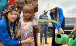 Hoa hậu Thanh Thủy ghé thăm và trồng cây tại "Làng Việt Nam" ở Angola