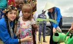 Hoa hậu Thanh Thủy ghé thăm và trồng cây tại "Làng Việt Nam" ở Angola