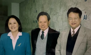 Tri ân thầy cô, cặp vợ chồng tiến sĩ tặng trường cũ 12 triệu USD