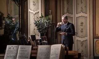 Howard Schultz: Từ tuổi thơ nghèo đến ông trùm Starbucks