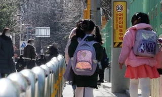 Tiến sĩ và bài toán "đầu tư" cho con: Tại sao chi phí học thêm lại tăng gấp bội theo học hàm của cha mẹ?