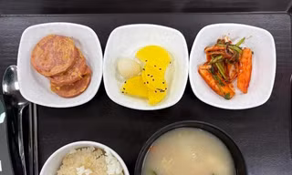 Cận cảnh bữa ăn đạm bạc đến khó tin tại Viện nghiên cứu hàng đầu Hàn Quốc