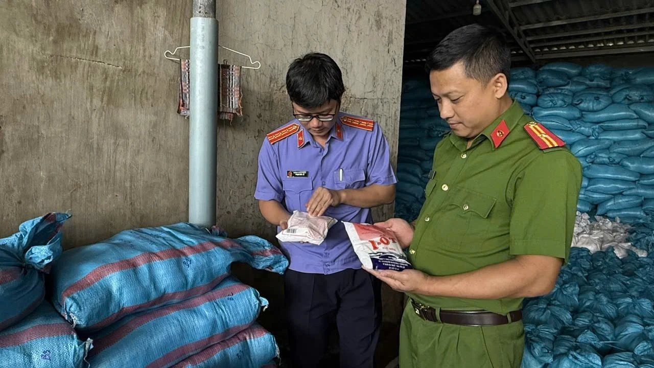 Bắt Giám đốc Công ty Kiều Hưng Sản Xuất Hàng Ngàn Tấn Muối I-ốt Giả Tại Đắk Lắk