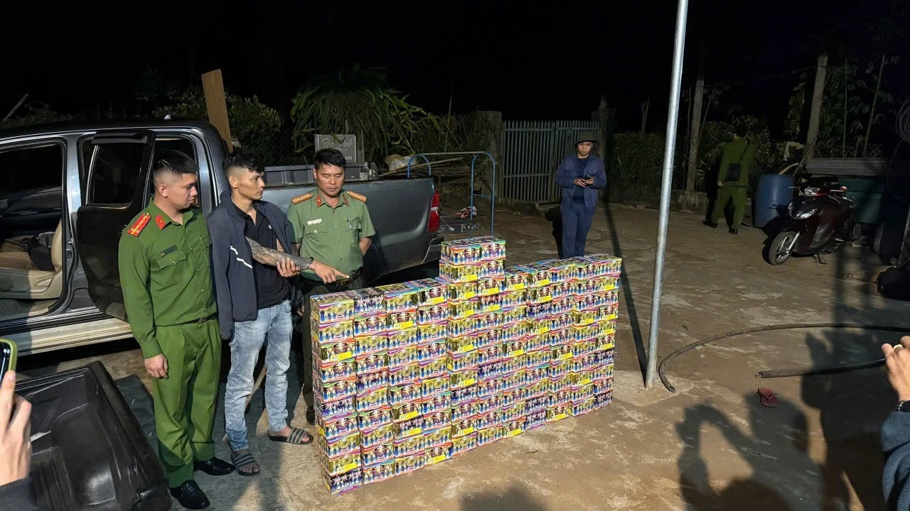 Đắk Lắk: Khởi tố hai đối tượng buôn bán hơn 190kg pháo hoa trái phép