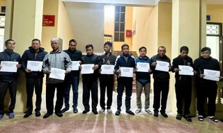 Cảnh sát triệt phá ‘ổ bạc’ trong căn nhà hoang