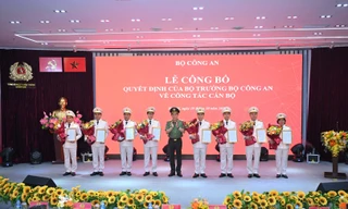  Phong cấp bậc hàm sĩ quan cấp cao trong trường hợp đặc biệt cho 8 lãnh đạo chủ chốt MobiFone