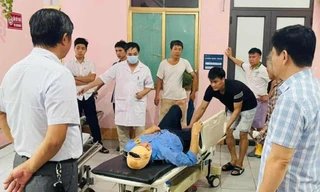 19 người nhập viện do dông lốc tại Ninh Bình