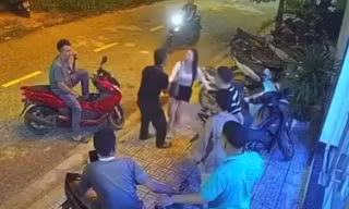 Công an vào cuộc vụ cô gái bị hành hung trước quán karaoke 