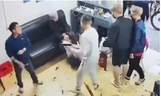 Khởi tố nhóm đối tượng dùng súng đe dọa, đánh con nợ