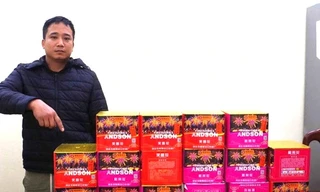 Tài xế container mua pháo lậu về bán kiếm lời