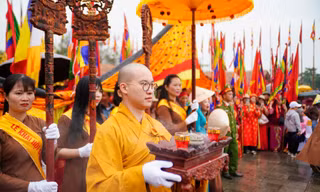 Bí thư Tỉnh ủy Ninh Bình gióng trống khai hội chùa Bái Đính