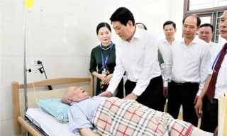 Chủ tịch nước Lương Cường thăm, tặng quà thương binh tại Ninh Bình