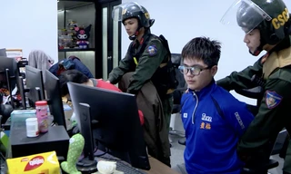 [VIDEO] Cảnh sát đột kích hang ổ 'Xôi Lạc TV'