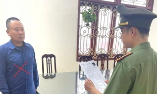 Đầu thú sau 9 năm lẩn trốn vì lừa 1 tỷ đồng ‘chạy việc’ vào biên chế