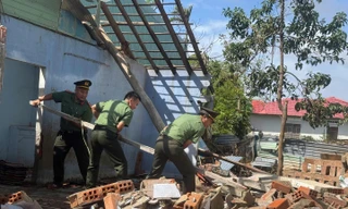 Lực lượng công an cứu hơn 2.000 người, hỗ trợ di dời hàng chục nghìn hộ dân trong bão lũ 