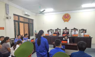 Người đàn ông tiếp tay cho nữ giáo viên lừa đảo em họ hơn 11 tỷ đồng