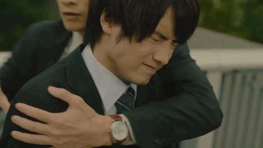 Tại Việt Nam, nhiều "mọt phim" cũng "quắn quéo" sau mỗi tập khi những phân đoạn "tình bể bình" được chia sẻ chóng mặt trên các trang mạng xã hội. Tại Việt Nam, nhiều "mọt phim" cũng "quắn quéo" sau mỗi tập khi những phân đoạn "tình bể bình" được chia sẻ chóng mặt trên các trang mạng xã hội.