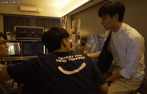 Những nụ hôn trong hậu trường làm người hâm mộ "thất điên bát đảo". Những nụ hôn trong hậu trường làm người hâm mộ "thất điên bát đảo".