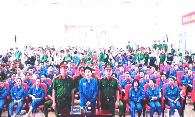 Viện KS tại phiên tòa.