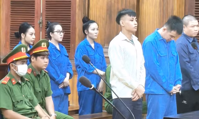 Các bị cáo tại phiên tòa.
