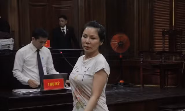 Bà Vũ Thụy Hồng Ngọc trong một phiên tòa.