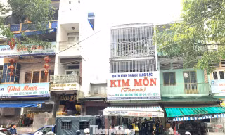 Công an xuất hiện tại tiệm vàng Kim Môn nổi tiếng tại Đắk Lắk