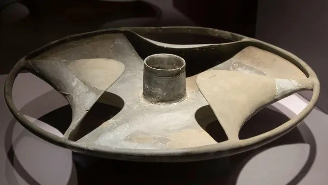 Vật thể bằng đá này được phát hiện trong lăng mộ Sabu ở nghĩa địa Saqqara tại Ai Cập. (Ảnh: Alain Guilleux / Alamy) 3.jpg