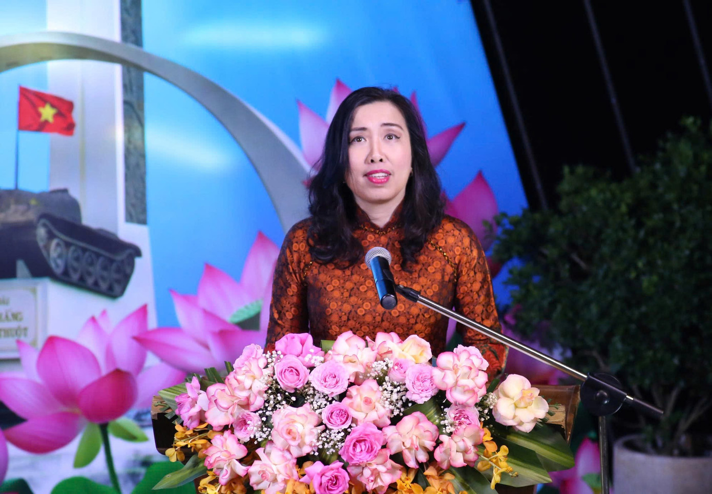 Thứ trưởng Bộ Ngoại giao Lê Thị Thu Hằng phát biểu khai mạc Trại hè Việt Nam 2025 z6812752587085-6384f429fabec6a374cc6ad6f41de0ad.jpg