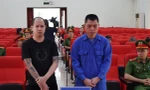 Hai bị cáo Khánh và Thành ra tòa lĩnh án. Ảnh: B.T