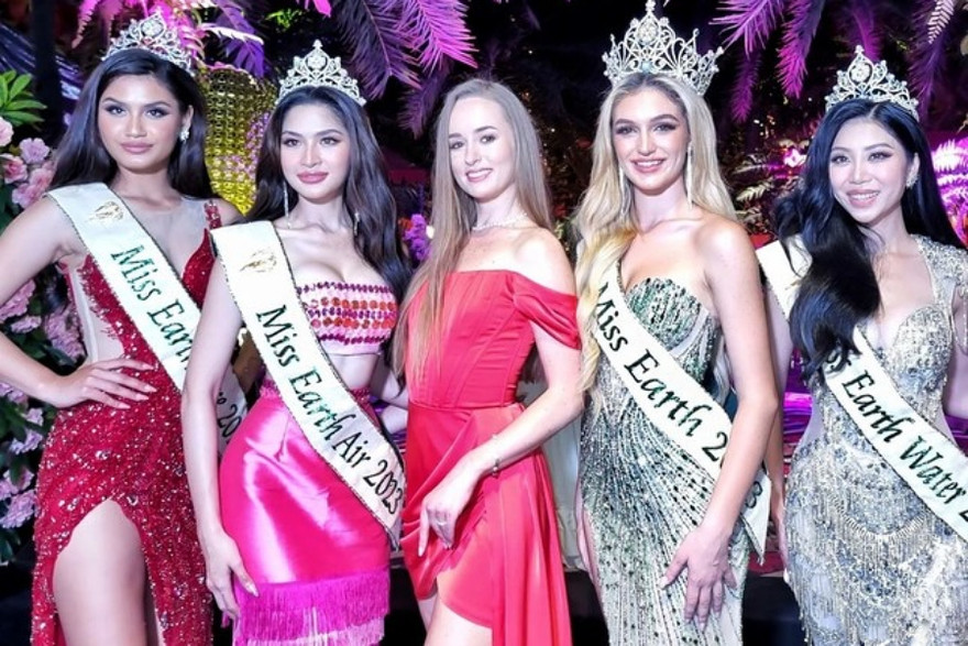 Cô gái "chiếm spotlight" giây phút đăng quang của Hoa hậu Trái Đất 2023