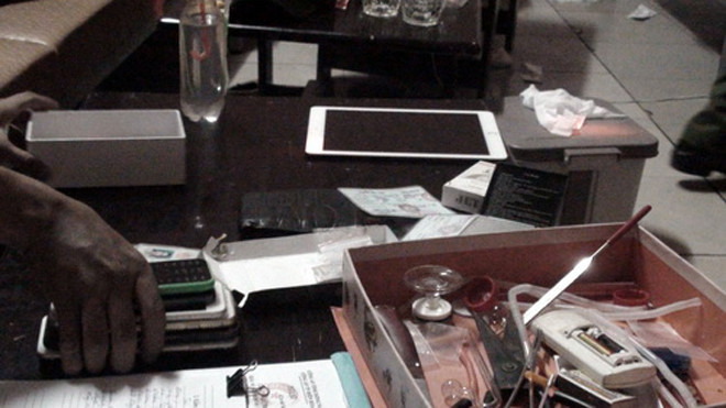 Ma túy đá và tang vật thu được. Ảnh: Thái Hà